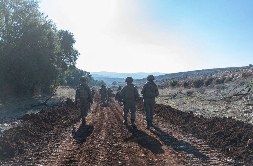 Israeli troops patrol southern Lebanon