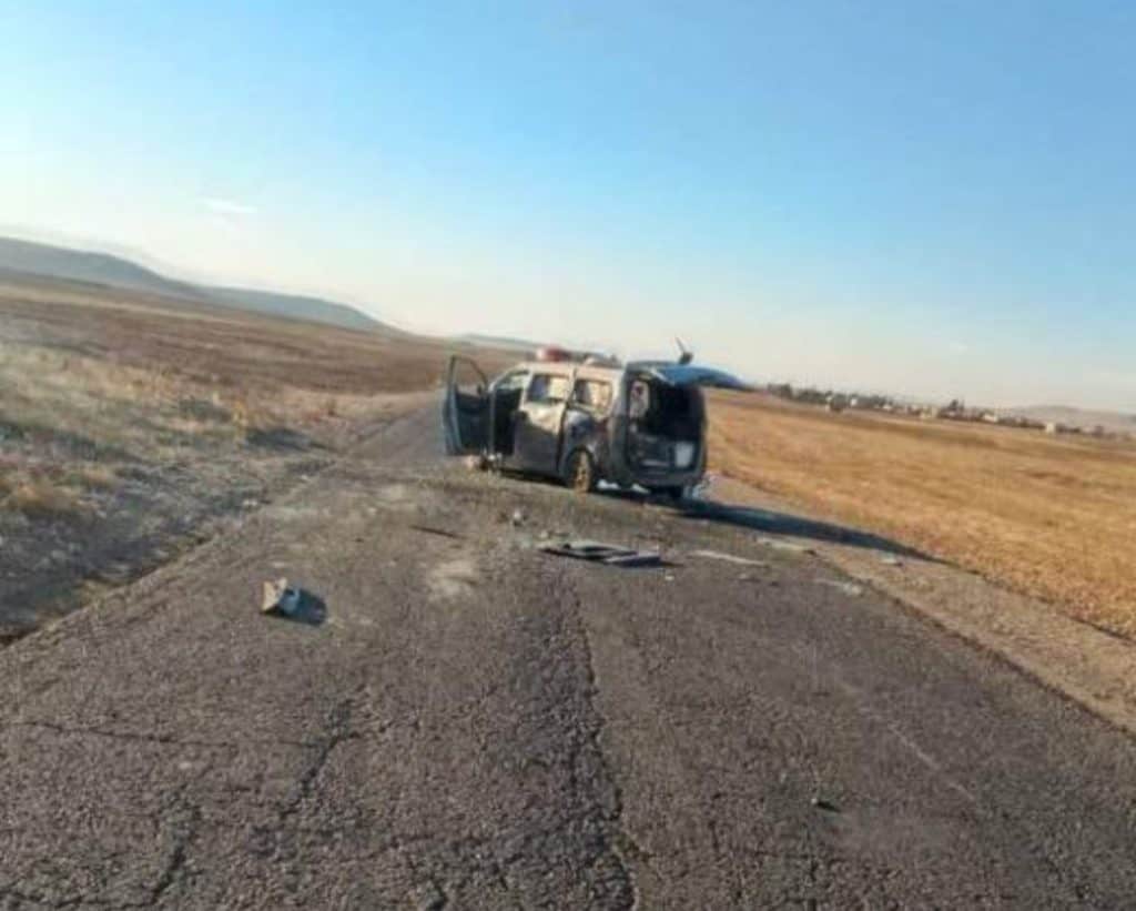 Destroyed vehicle near Tishrin Dam